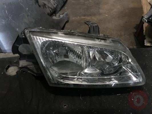 Nissan almera sağ ön far