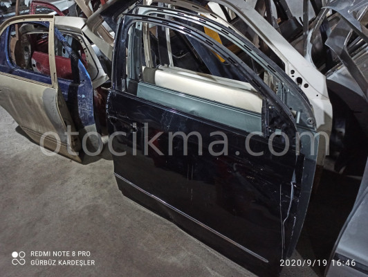 Volkswagen Passat B6 sağ ön kapı çıkma