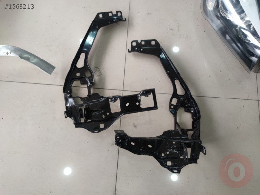 BMW 1 Serisi F40 Sağ Sol Far Sacı Tablası 7459882 7459881