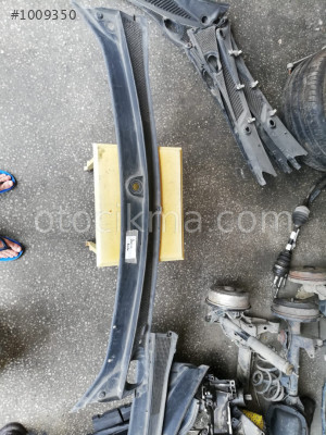 Dacia Duster  Ön Cam Izgarası hatasız orjinal çıkma