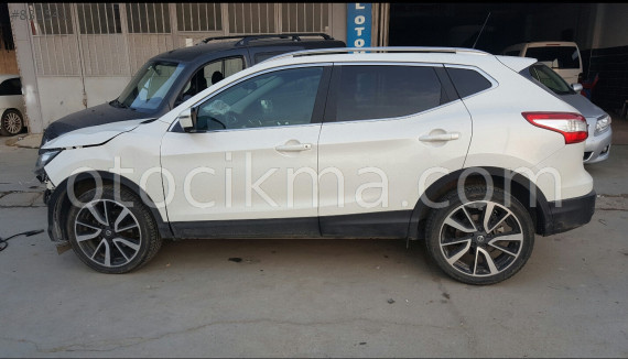 NİSSAN QASHGAİ ORJİNAL HATASIZ TÜM PARÇALARI MEVCUTTUR...