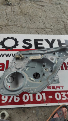 1M1916009 00-05 seat leon arka sağ kapı cam krikosu