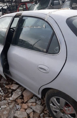 1996 hyundai elantra 1.8 otomatik çıkma sol arka dolu kapı