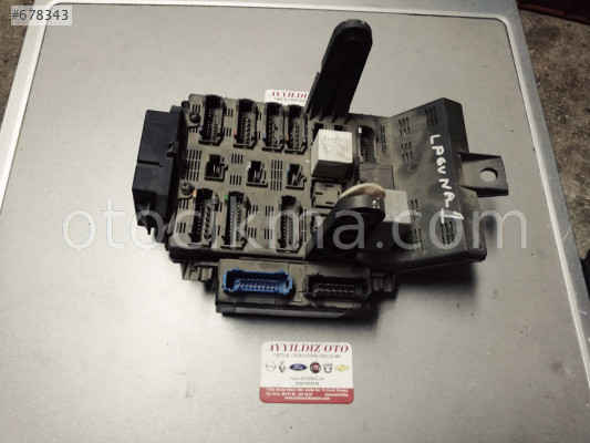 LAGUNA 1 BSİ SİGORTA KUTUSU 8200043240