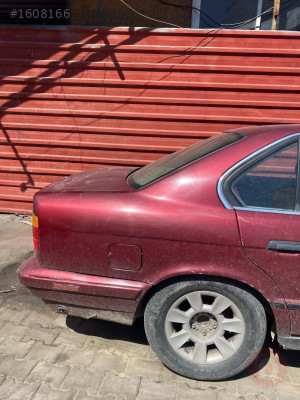 BMW 5.20 SAĞ ARKA ÇAMURLUK ÇIKMA
