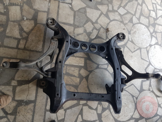 TOUAREG MOTOR TRAVERSİ ALT ÇERÇEVE 7L0499311C 7L0499030T