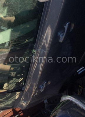 2005 VOLVO V50 HATASIZ SAĞ TAKIM KAPI KOLU.