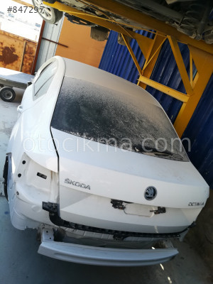 skoda octavia çıkma hatasız bagaj kapağı