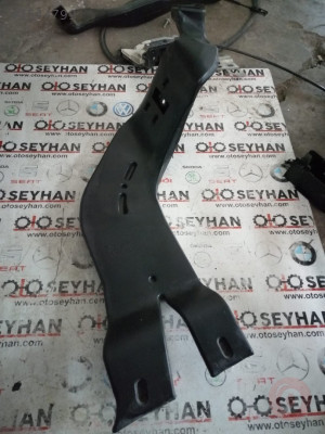 1K0819805D vw golf 6 sol arka ayak havalandırma kanalı