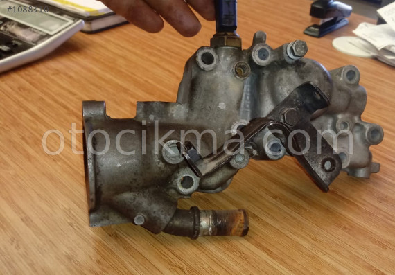 peugeot 106 1.4 8v çıkma termostat yuvası