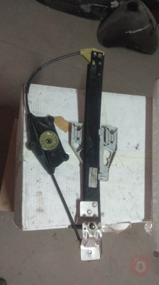 AUDİ A4 B8  2012 SAĞ ARKA KAPI CAM MEKANİZMASI