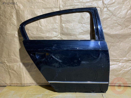 PASSAT B6 06-10 SAĞ ARKA KAPI AZ HATALI LACİVERT 3C5833056H