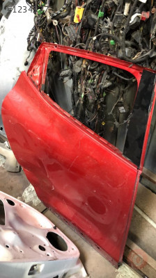 RENAULT CLİO SAĞ ARKA KAPI ORJİİNAL PARÇALAR..