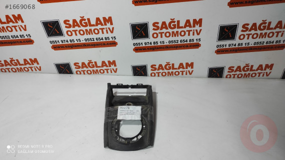 RENAULT MEGANE-2 2006  ORTA VİTES KAPLAMASI OEM; 82000183013