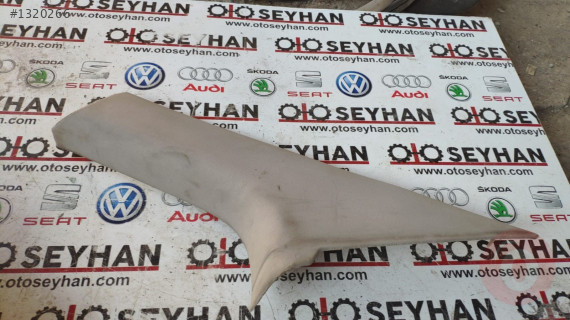 3B5868582G vw passat b5 arka sağ direk kaplaması