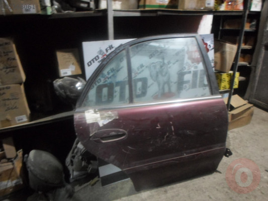 HYUNDAİ SONATA 1994- 1996 ARKA SAĞ BORDO KAPI ÇIKMA
