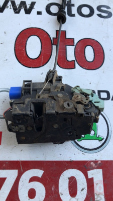 7L0839016 skoda octavia 2005 sağ arka kapı kilidi