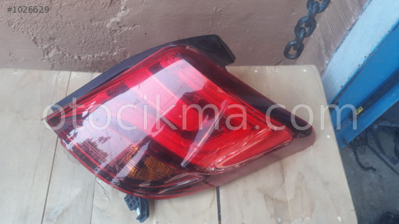 toyota yaris orjinal sağ stop çıkma