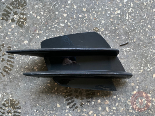 MERCEDES C SERİSİ W205 ÇIKMA ORJİNAL AMG TAMPON SOL IZGARASI