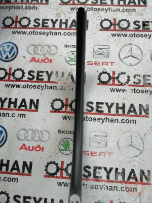 8V5827207 audi a3 2020 bağaj menteşesi kaplaması sol