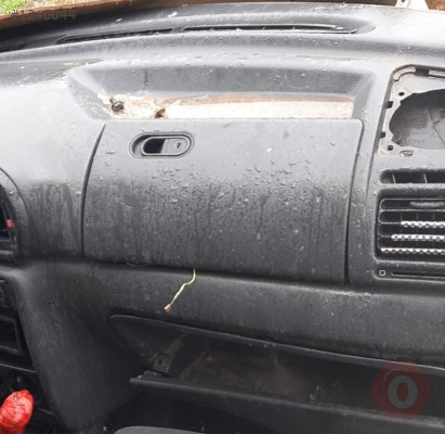 2000 model peugeot partner 1.9 d çıkma dolu torpido