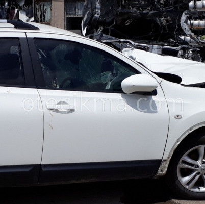 2011 NİSSAN QASHQAİ SAĞ ÖN KAPI ÇIKMA.