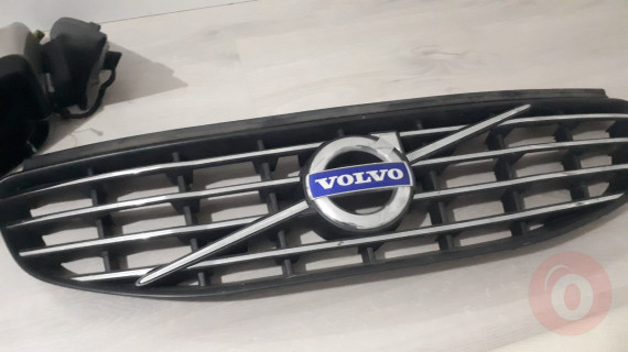 Volvo xc60 ön panjur çıkma yedek parça