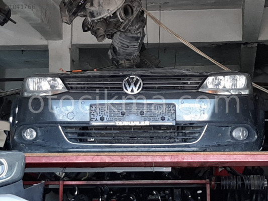 VOLKSWAGEN JETTA 1.6 TDİ ÖN TAMPON ÇIKMA PARÇA