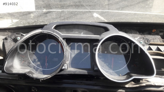AUDİ A5 GÖSTERGE SAATİ VE TÜM ÇIKMA YEDEK PARÇALAR