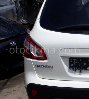 2011 NİSSAN QASHQAİ HATASIZ SOL STOP LAMBASI MEVCUTTUR.