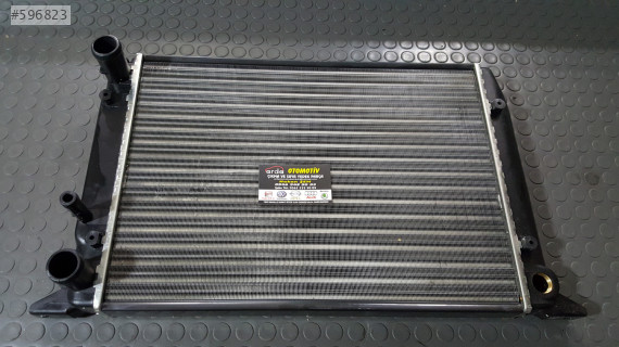 AUDİ 80 1986-1991 1.8 BENZİNLİ KISA TİP SU RADYATÖRÜ