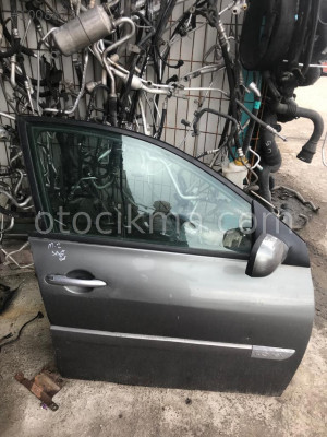 RENAULT MEGANE 2  SAĞ ÖN KAPI ÇIKMA PARÇA