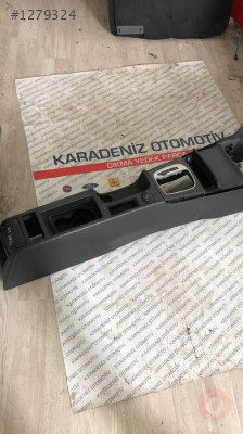 AUDİ A3 2006 ÇIKMA ORJİNAL ORTA KONSOL