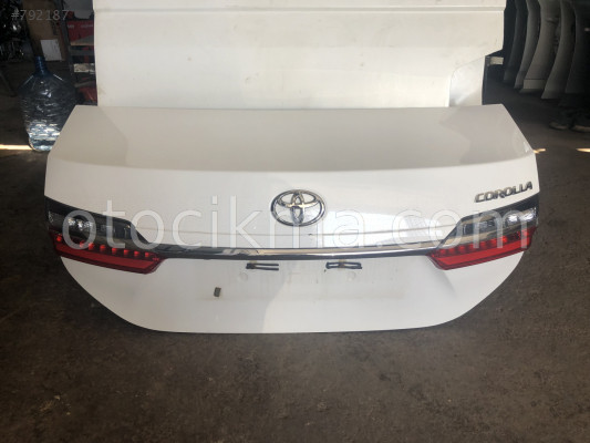 Toyota corolla arka bagaj kapagı