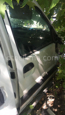 Renault Kangoo sağ ön kapı orjinal çıkma