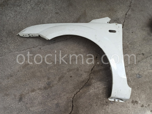 FORD FOCUS 2.5 SOL ÇAMURLUK AZ HASARLI
