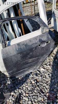 FORD FOCUS SOL ARKA KAPI SİYAH ÇIKMA ORİJİNAL 2009-11