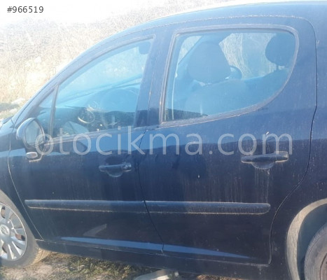 2009 model peugeot 207 1.4 benzinli çıkma sol takım kapı