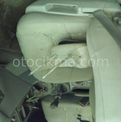 ÇIKMA 1996 VOLVO S40 KOLTUK BAŞLIĞI.
