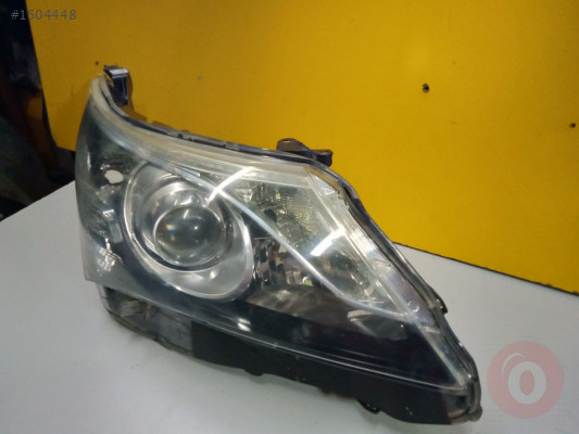 TOYOTA AVENSİS 2012-2014 SAĞ ÖN FAR