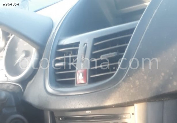 2009 model peugeot 207 1.4 benzinli çıkma orta menfezler