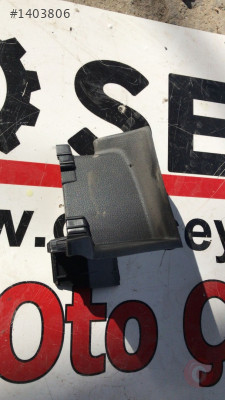 8V0863423 audi a3 hatchback 2019 sol bagaj yan trim braketi