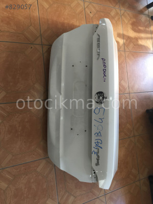 2015 model arka bagaj temız