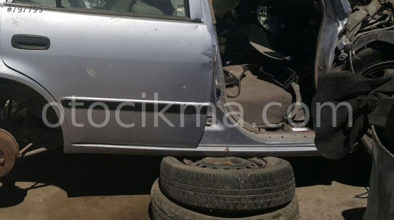 2001 TOYOTA COROLLA ÇIKMA SAĞ YAN PANEL MEVCUTTUR.