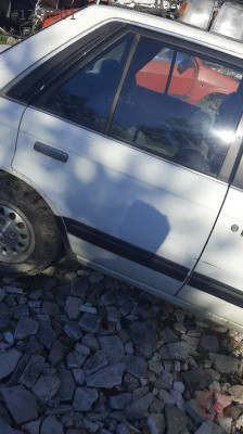 mazda 323 sedan çıkma sağ arka kapı