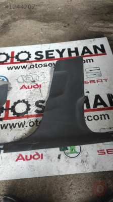 8W0867240A 2017 audi A4 sağ alt direk kaplaması