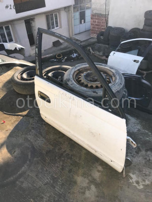 TOYOTA CARİNA SAĞ ÖN KAPI ÇIKMA PARÇA