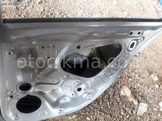 2016 wolsvagen passat B8 sağ arka kapı UFAK KUSURLU