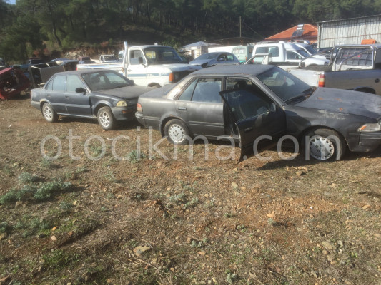 TOYOTA CORONA SAĞ ARKA KAPI
