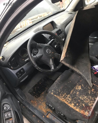Nissan Almera dörtlü flaşör düğmesi